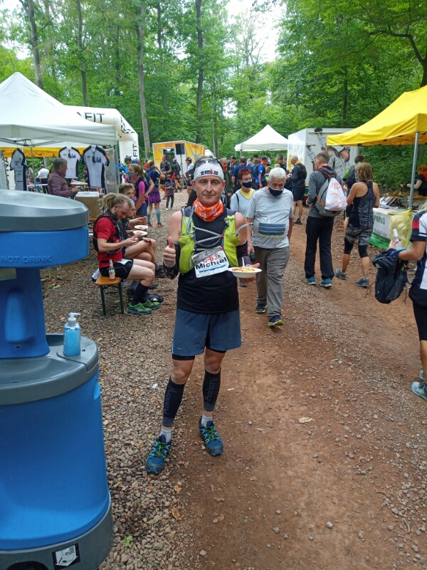 Michael Mastroserio im Ziel vom Ultratrail Saarbrücken.